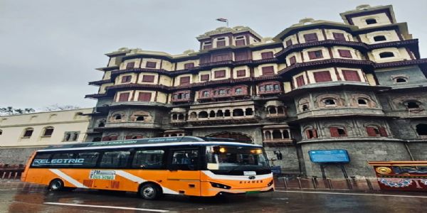 মধ্যপ্ৰদেশৰ ইন্দোৰত আই-১৪ পথত পি এম ই-বাছ চাৰ্ভিচৰ ট্ৰায়েল আৰম্ভ