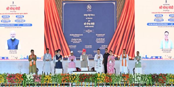 প্ৰধানমন্ত্ৰীয়ে ৰাষ্ট্ৰলৈ উৎসৰ্গা কৰিলে দেশৰ প্ৰথমটো গ্ৰীণফিল্ড সংহত শোধনাগাৰ-সহ-পেট্ৰ’কেমিকেল কমপ্লেক্স