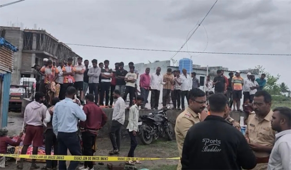 फोटो: सातारा जिले के खामगांव में छानबीन कर रही पुलिस टीम