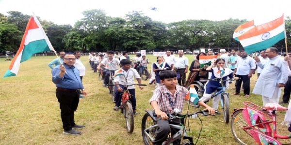 তেজপুৰত শোণিতপুৰ জিলা প্ৰশাসনৰ উদ্যোগত এক চাইকেল ৰেলী আৰু ত্ৰিৰংগা যাত্ৰাৰ আয়োজন