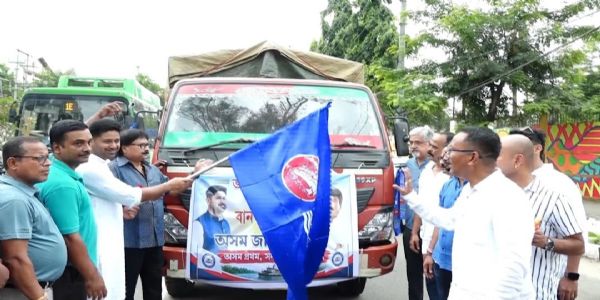 উজনি অসমৰ বানপীড়িত অঞ্চললৈ অজাপৰ দলীয় বান সাহাৰ্য্য সামগ্ৰী কঢ়িয়াই নিয়াৰ আনুষ্ঠানিক যাত্ৰাৰ শুভাৰম্ভ