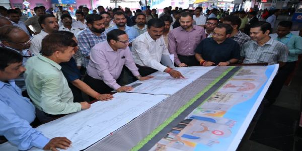 এন এফ আৰৰ মহাপ্ৰৱন্ধকৰ দ্বাৰা নিউ জলপাইগুড়ী আৰু কাটিহাৰ ৰে’লৱে ষ্টেচনৰ পুনঃ উন্নয়ন আৰু আন্তঃগাঁথনিমূলক কাম-কাজৰ পৰিদৰ্শন