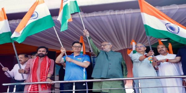 উপ-ৰাষ্ট্ৰপতিয়ে শুভাৰম্ভ কৰিলে সংসদৰ সদস্যৰ সৈতে বিশেষ বাইক ৰেলী