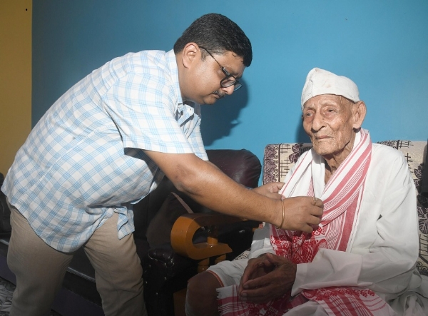 ১০৬বছৰীয়া ঠগিৰাম বৰা