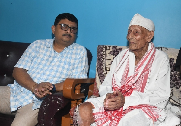 ১০৬বছৰীয়া ঠগিৰাম বৰা