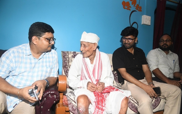 ১০৬বছৰীয়া ঠগিৰাম বৰা