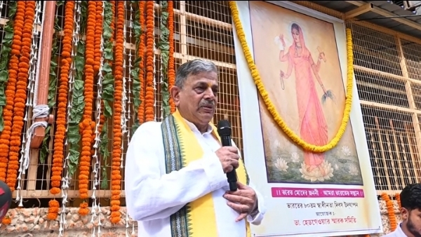 केशव भवन में ध्वजारोहण के बाद संबोधन करते दत्तात्रेय होशबोले