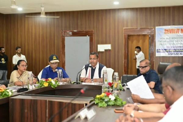 টাটা চেমিকন্দাক্টৰ প্ৰকল্পক লক্ষ্য কৰি নিৰ্মাণ হৈ থকা পানী যোগান আঁচনিৰ অগ্ৰগতিৰ  বুজ লোৱাৰ উদ্দেশ্যে জাগীৰোডত উপস্থিত মন্ত্ৰী কৃষ্ণেন্দু পাল