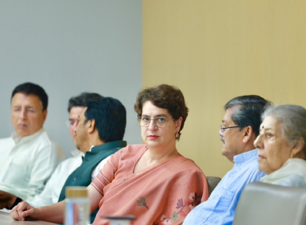 कांग्रेस कार्यसमिति (सीडब्ल्यूसी) की बैठक में एआईसीसी महासचिव प्रियंका गांधी।