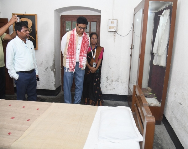ৰূপকোঁৱৰৰ পৈতৃক গৃহ