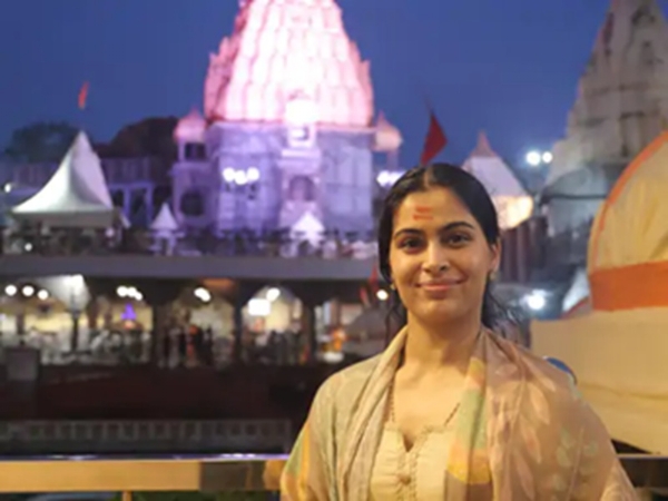 ओलंपिक पदक विजेता मनु भाकर ने किए महाकाल दर्शन