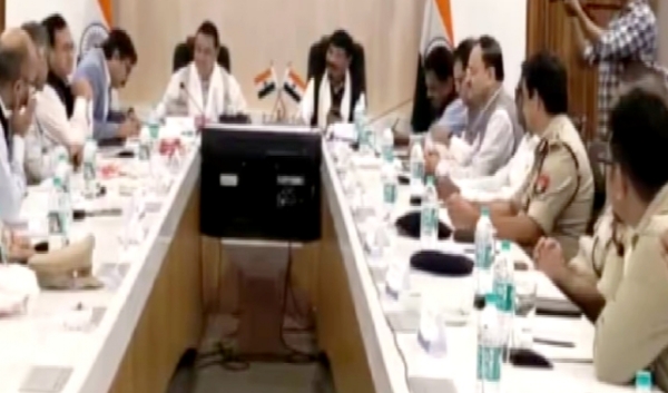 शिलांग हिंसा और जोराबाट को लेकर असम-मेघालय अधिकारियों की उच्चस्तरीय बैठक की तस्वीर।
