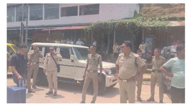 Image of the Meghalaya Vehicles Stopped From Entering Guwahati. Image of the Meghalaya Vehicles Stopped From Entering Guwahati.