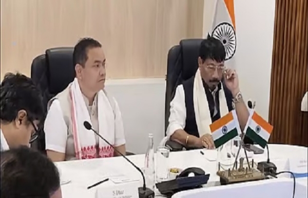 মেঘালয়ৰ উপ মুখ্যমন্ত্ৰী এছ ধৰ আৰু অসম চৰকাৰৰ মন্ত্ৰী অতুল বৰাৰ এক সংবাদমেলক সম্বোধন মেঘালয়ৰ উপ মুখ্যমন্ত্ৰী এছ ধৰ আৰু অসম চৰকাৰৰ মন্ত্ৰী অতুল বৰাৰ এক সংবাদমেলক সম্বোধন