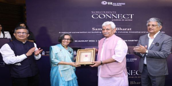 উন্নত ৰাষ্ট্ৰ হোৱাৰ দিশত ভাৰতৰ যাত্ৰা সৰ্বাংগীন, পৰম্পৰাৰে সমাহিত হৈয়ো ভৱিষ্যন্মুখী হ’ব লাগিব: মনোজ সিনহা