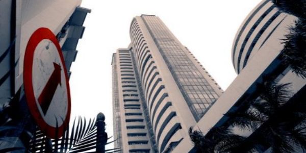 ভাৰতৰ শীৰ্ষ ১০ টা কোম্পানীৰ ভিতৰত চাৰিটা কোম্পানীৰ মাৰ্কেট কেপ ₹৮৭,০০০ কোটিৰো অধিক হ্ৰাস