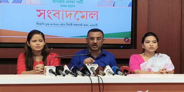 নাগৰিক সভাৰ বেনাৰত বৰ্নাত্যক লৈ অখিল গগৈ, লুৰীণজ্যোতি গগৈৰ অস্থিৰতাৰ ৰাজনীতিৰ আখৰা: ৰঞ্জীৱ কুমাৰ শৰ্মা