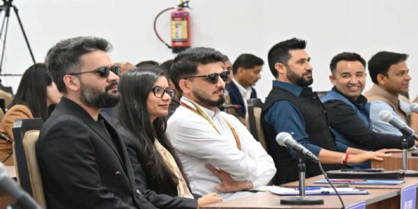 নেপালৰ প্ৰধানমন্ত্ৰী বালেন্দ্ৰ শ্বাহক সংসদত গাঢ় চশমা পিন্ধাত বাধা প্ৰদান, চিকিৎসা প্ৰতিবেদনৰ সৈতে অনুৰোধ প্ৰেৰণ