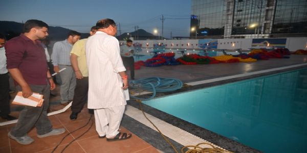 উদ্বোধনীৰ পূৰ্বে ৰাষ্ট্ৰীয় উৎকৃষ্টতা কেন্দ্র (সাঁতোৰ) পৰিদৰ্শন ক্ৰীড়া মন্ত্ৰী দৈমাৰীৰ