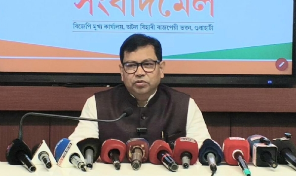 এক সংবাদমেল সম্বোধন বিজেপিৰ মুখপাত্ৰ ড০ দেৱজিৎ মহন্তৰ
