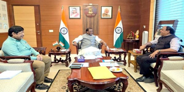 অসমত দুগ্ধ উৎপাদন বৃদ্ধি কৰিবলৈ নতুন দিল্লীত এন ডি আৰ আইৰ সঞ্চালকৰ সৈতে ৰাজ্যপালৰ গুৰুত্বপুৰ্ণ বৈঠক