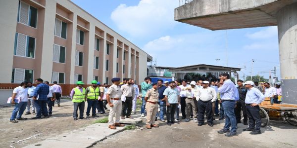 উত্তৰ-পূব সীমান্ত ৰেলৱে (নিৰ্মাণ)ৰ মহাপ্ৰবন্ধকৰ দ্বাৰা নিউ জলপাইগুড়ী ৰেলৱে ষ্টেচনৰ আধুনিকীকৰণ আৰু পুনৰ্বিকাশৰ কাম-কাজ পৰিদৰ্শন