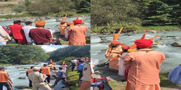 লিড্ডৰ নদীত ছড়ী মুবাৰক বিসৰ্জন দিয়াৰ লগে লগে অমৰনাথ যাত্ৰাৰ আনুষ্ঠানিক সামৰণি