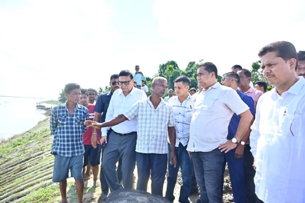 জামুগুৰিত গৰাখহনীয়াৰ পৰিস্থিতি পৰিদৰ্শন মন্ত্ৰী জয়ন্ত মল্লবৰুৱাৰ