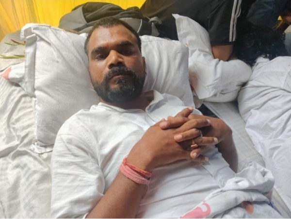 अनशन में बैठे महेंद्र प्रसाद मंडल की तस्वीर
