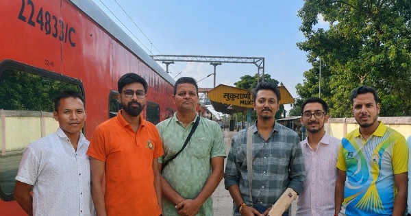 असमः विद्या भारती की दो दिवसीय अखिल भारतीय प्रचार एवं अभिलेखागार बैठक में हिस्सा लेने जाते पूर्वोत्तर के प्रतिनिधि