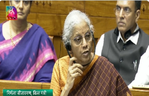 लोकसभा में कराधान और अन्य कानून (संशोधन) विधेयक, 2026 को स्थापित करते सीतारमण