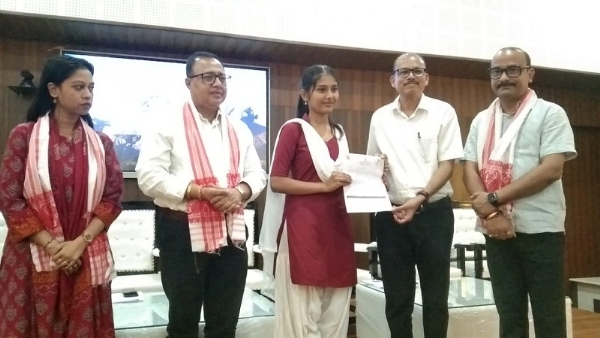মুখ্যমন্ত্ৰীৰ নিজুত মইনা  আৰু  নিজুত বাবু আঁচনিৰ