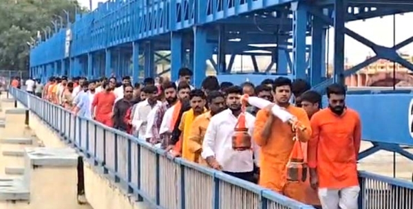 कांवड़ यात्रा से पूर्व गंगा पूजन करते हुए