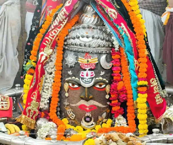 बाबा महाकाल का भस्म आरती में हुआ श्रृंगार
