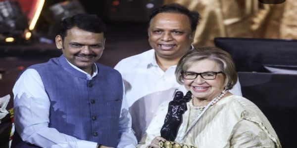 ৰাজ কাপুৰ জীৱনজোৰা সাধনা বঁটাৰে সন্মানিত চেলিম খান