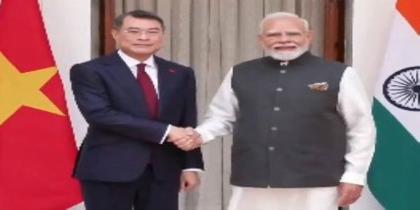 ভিয়েটনামৰ প্ৰধানমন্ত্ৰীৰ সৈতে দ্বিপাক্ষিক বাৰ্তালাপ