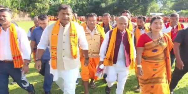 এজাক তিৱা তৰুণ-তৰুণীৰ নৃত্যৰে জীপাল ডিমৰীয়াৰ ভেড়াকুছি