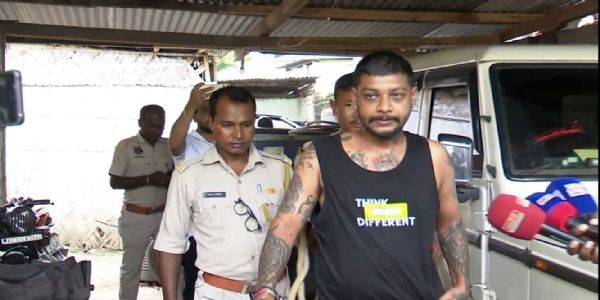 পত্নীক হত্যাৰ অভিযোগত অভিযুক্ত স্বামী আৰক্ষীৰ সংঘৰ্ষত নিহত