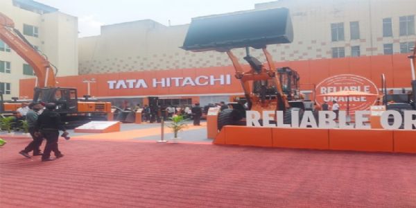 টাটা হিটাচিয়ে মুকলি কৰিলে দুটা নতুন মেচিন