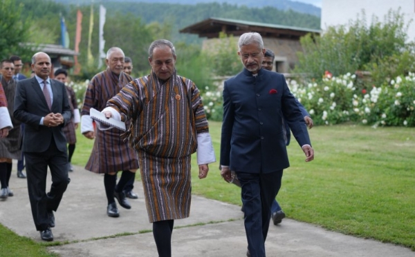 भूटान के विदेश मंत्री ल्योंपो डीएन धुंगयेल के साथ बैठक करते विदेश मंत्री एस जयशंकर।