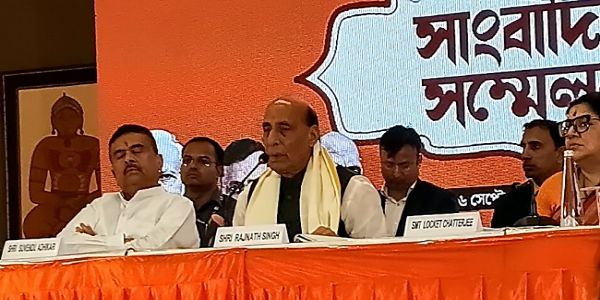 মোডীৰ ৰাজহুৱা জীৱনৰ ২৫ বছৰক “সেৱা”ৰ যাত্ৰা বুলি অভিহিত ৰাজনাথ সিঙৰ