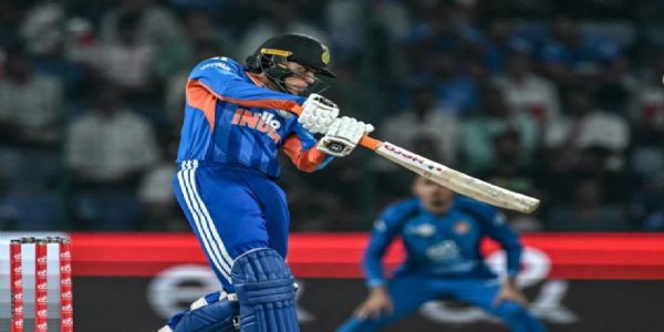 অভিষেক শৰ্মাৰ ৩০টা বলত বিস্ফোৰক শতক অৰ্জন