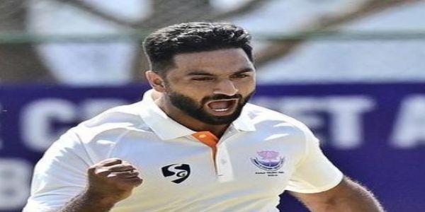 ছাৰেৰ হৈ কাউন্টি চেম্পিয়নশ্বিপত অভিষেক ঘটালে আকিব নবীয়ে