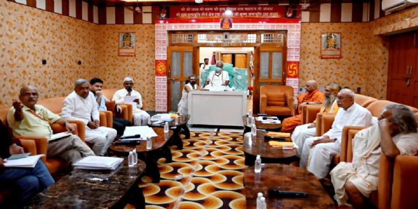 ৰাম মন্দিৰৰ প্ৰথম চিইঅ’ হিচাপে নিযুক্ত প্ৰাক্তন এয়াৰ মাৰ্শ্বাল জিতেন্দ্ৰ মিশ্ৰ, গোবিন্দ দেৱ গিৰী সচিবপ্ৰধান