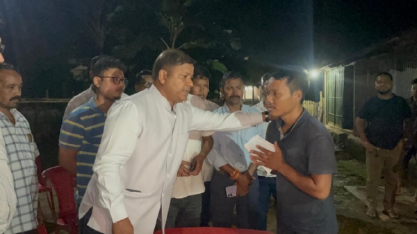 ডিমৰীয়াৰ দুৰ্ঘটনা নিহতৰ তিনি পৰিয়াললৈ ৰাজ্য চৰকাৰৰ আৰ্থিক সকাহ। ডিমৰীয়াৰ দুৰ্ঘটনা নিহতৰ তিনি পৰিয়াললৈ ৰাজ্য চৰকাৰৰ আৰ্থিক সকাহ।