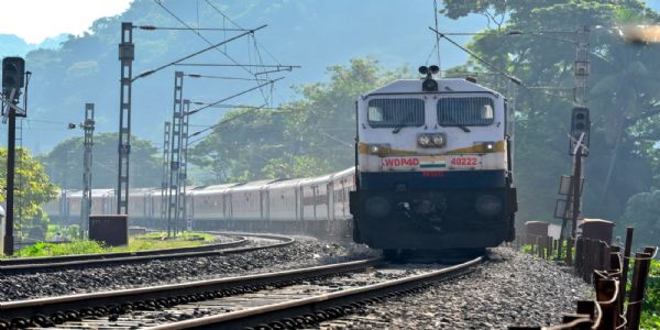 পূজা, দীপাৱলী আৰু ছট্ পূজা উপলক্ষে চাৰিযোৰ উৎসৱ বিশেষ ৰে’লৰ পৰিচালন উত্তৰ-পূব সীমান্ত ৰেলৱেৰ