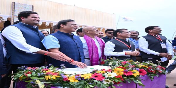 অসমত আদানী পাৱাৰৰ ৩,২০০ মেগাৱাটৰ বিদ্যুৎ প্ৰকল্পৰ আধাৰশিলা স্থাপন মুখ্যমন্ত্ৰী হিমন্ত বিশ্ব শৰ্মাৰ
