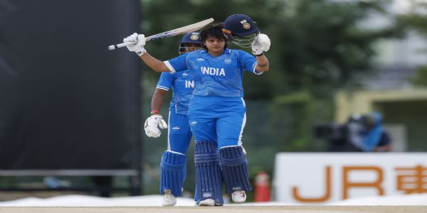 এছিয়ান গেমছত শতক অৰ্জন কৰা প্ৰথমগৰাকী মহিলা ক্ৰিকেটাৰ হিচাপে পৰিগণিত শ্বেফালী বৰ্মা