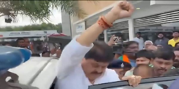 জুৰালা প্ৰকল্পলৈ যোৱাৰ সময়ত আটক তেলেংগানা বিজেপিৰ সভাপতি