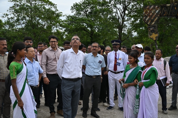 গোঁসাইগাঁওহাট ৰে’ল ষ্টেচনত ডিআৰএম দেৱেন্দ্ৰ সিঙৰ বিস্তৃত পৰিদৰ্শন